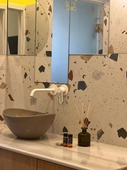 Modern Lux Apartment Downtown 레팀노 외부 사진