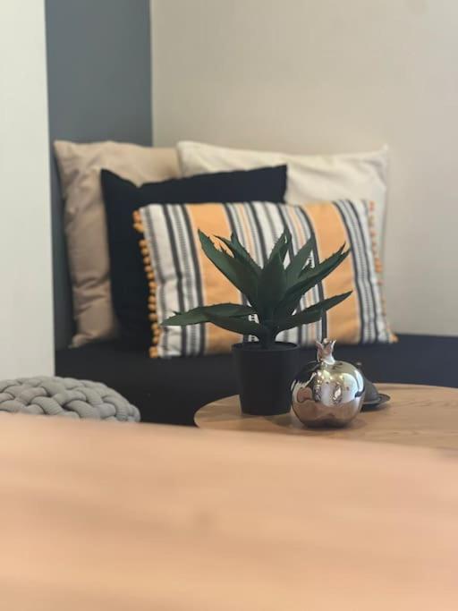 Modern Lux Apartment Downtown 레팀노 외부 사진