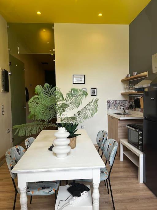 Modern Lux Apartment Downtown 레팀노 외부 사진
