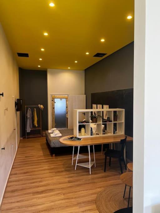 Modern Lux Apartment Downtown 레팀노 외부 사진
