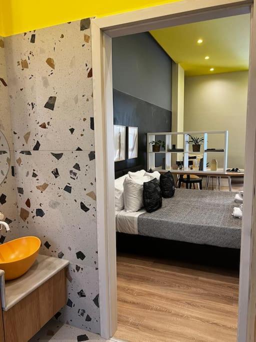 Modern Lux Apartment Downtown 레팀노 외부 사진